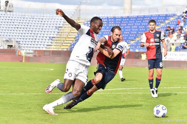 转会市场的 转会市场的