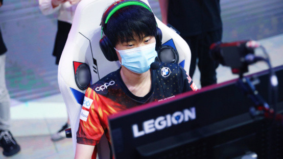 湖人一签一裁！2米13中锋顶替伍德 东皇领衔新15+3阵容冲冠.